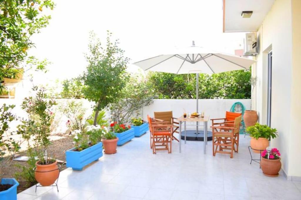 Marble Cool 2-Bedroom Down Town Yard House Kíssamos Exterior foto