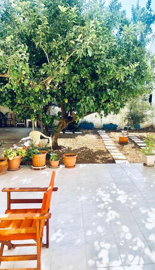 Marble Cool 2-Bedroom Down Town Yard House Kíssamos Exterior foto